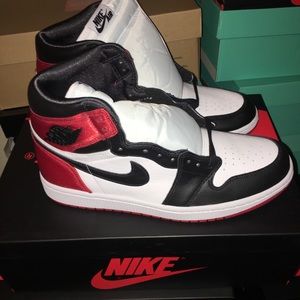 Jordan 1 high Satin 10w 8.5m $900
